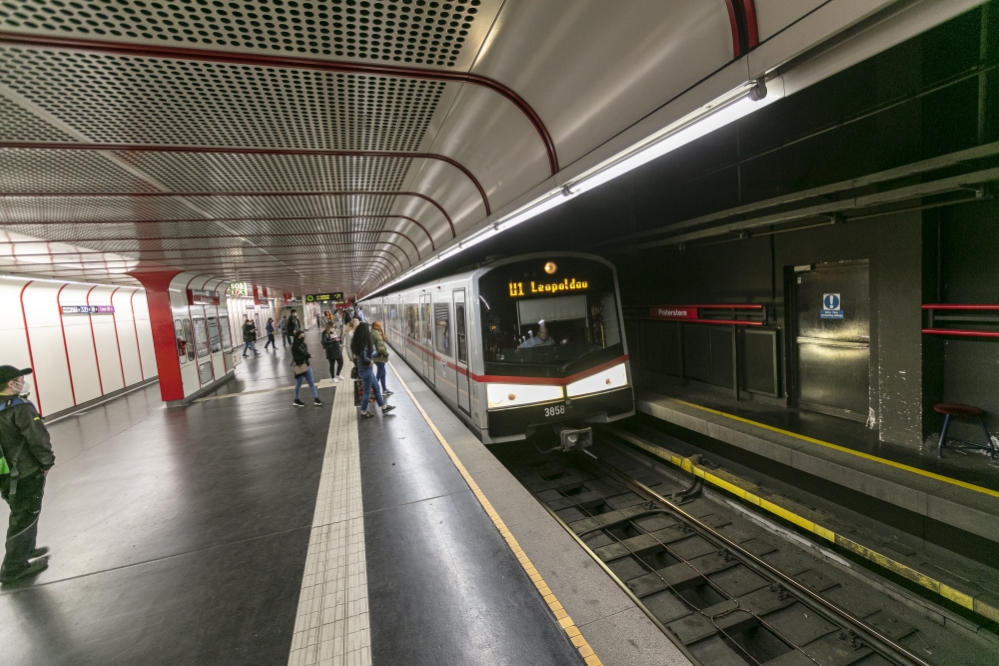 V-Zug in der Station Praterstern