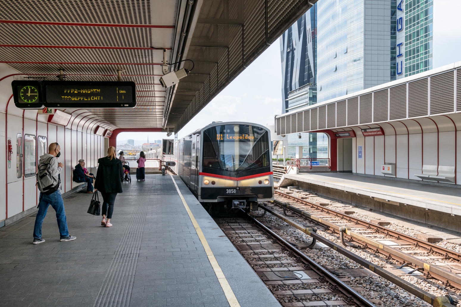 Linie U1 in Kaisermühlen in Fahrtrichtung Leopoldau