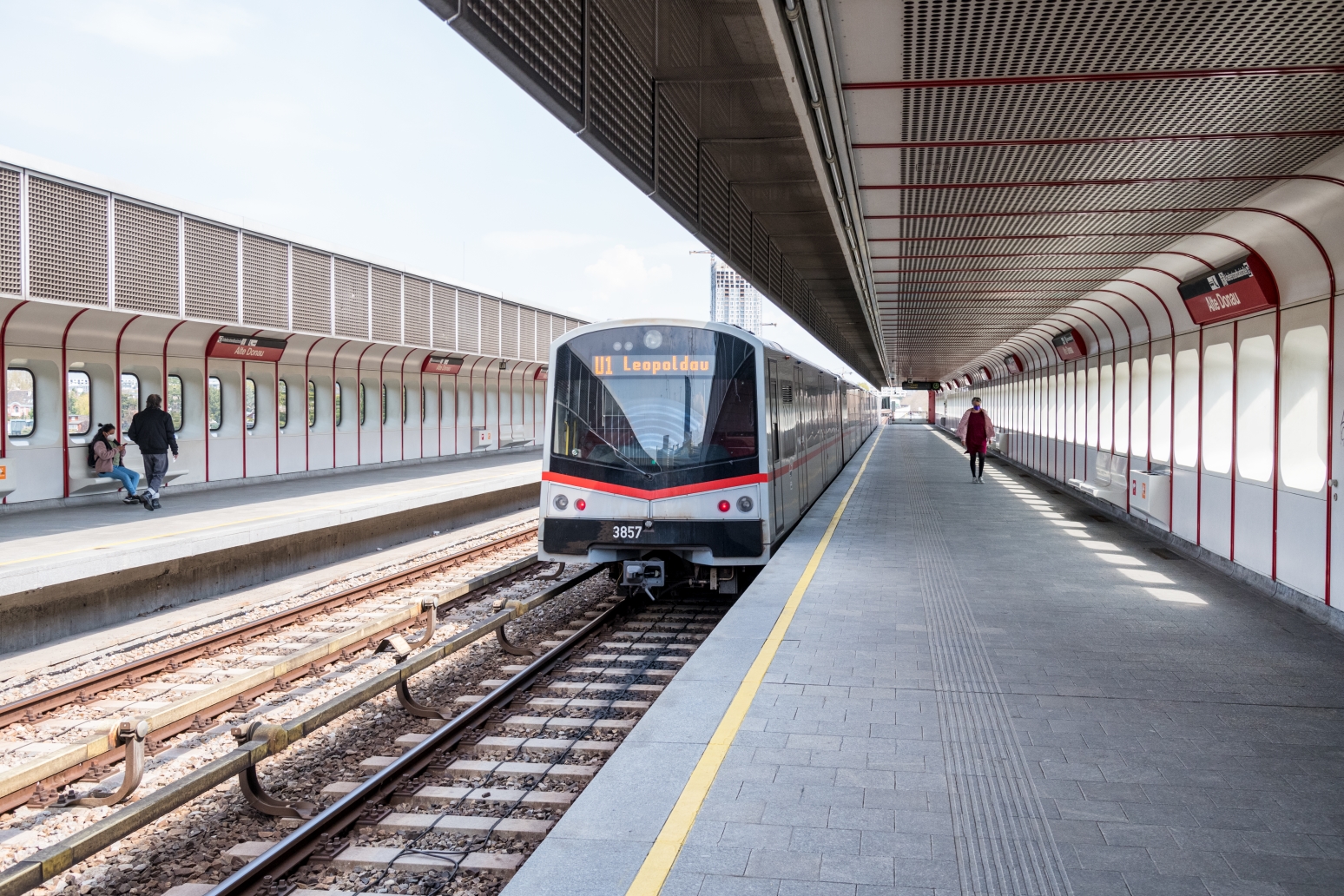 V-Zug in der U1-Station Alte Donau