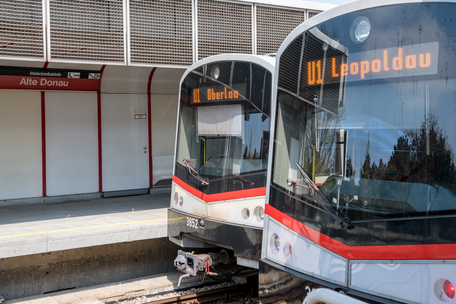 V-Zug in der U1-Station Alte Donau