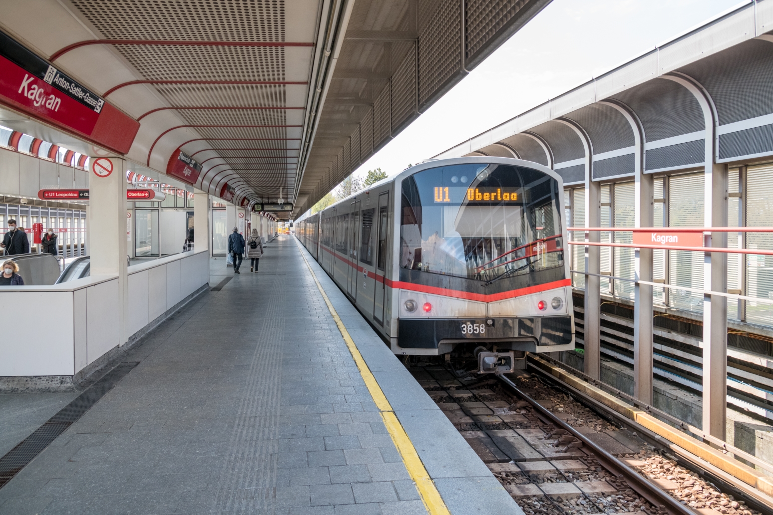 V-Zug in der U1-Station Kagran