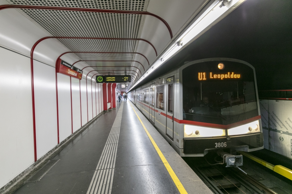 V-Zug in der U1-Station Donauinsel