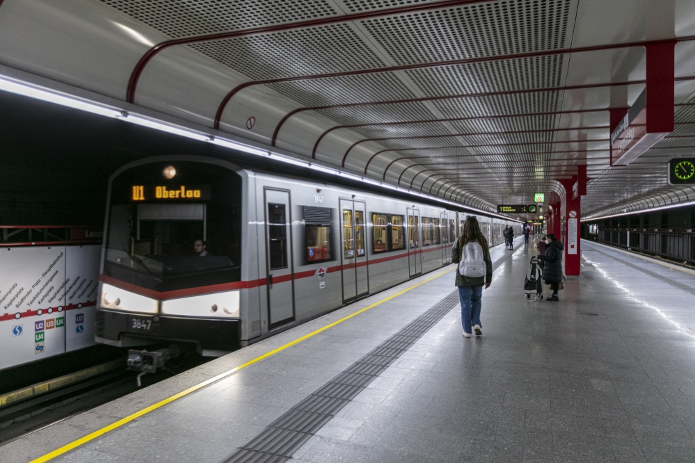 V-Zug in der U1-Station Leopoldau