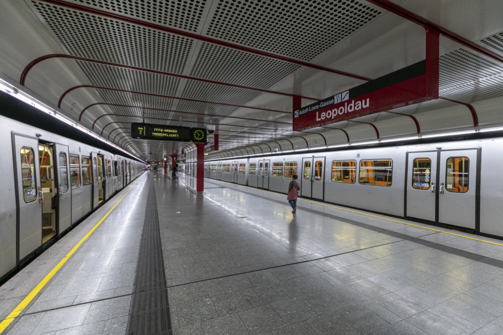 Züge in der U1-Station Leopoldau