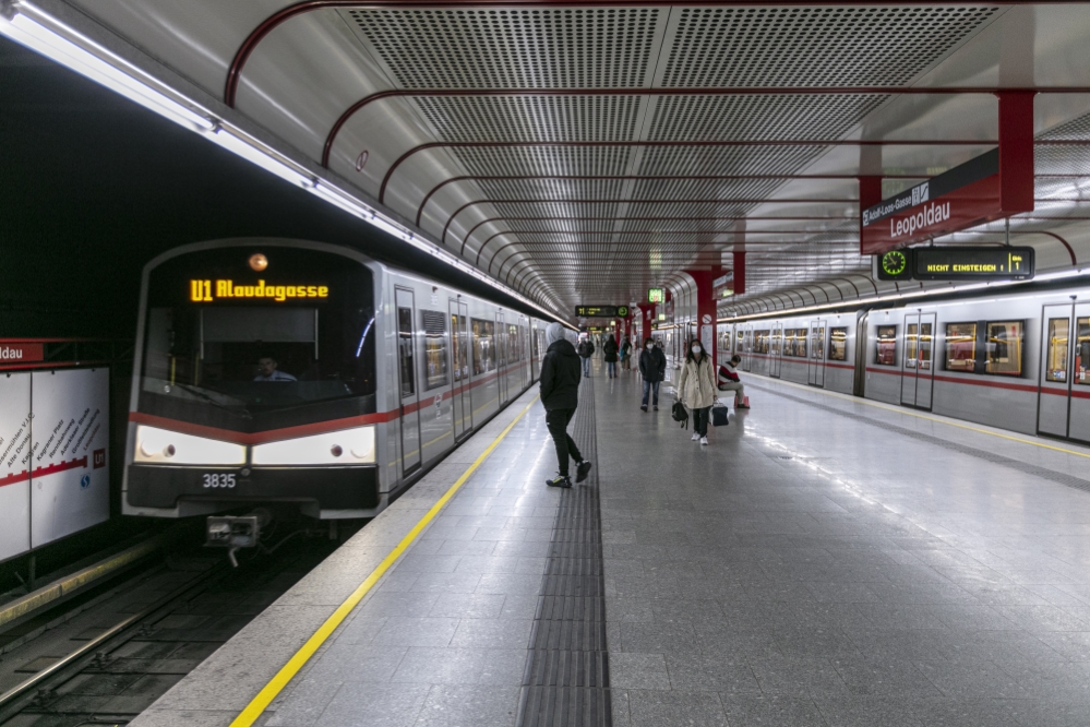 V-Zug in der U1-Station Leopoldau