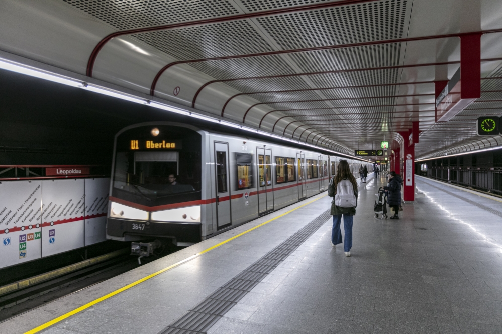 V-Zug in der Station Leopoldau