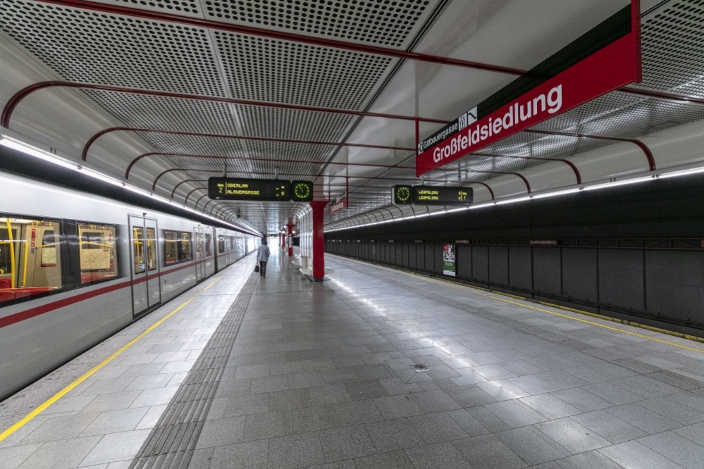 V-Zug in der Station Großfeldsiedlung