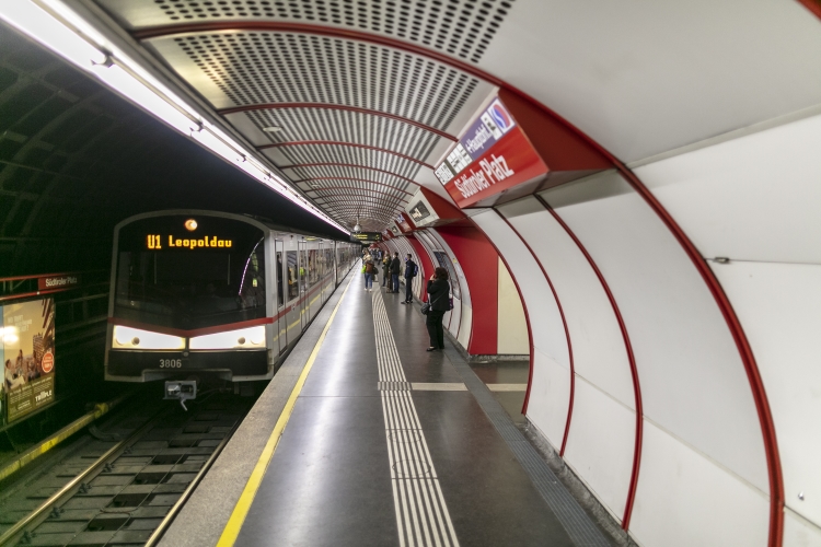 V-Zug in der Station Hauptbahnhof