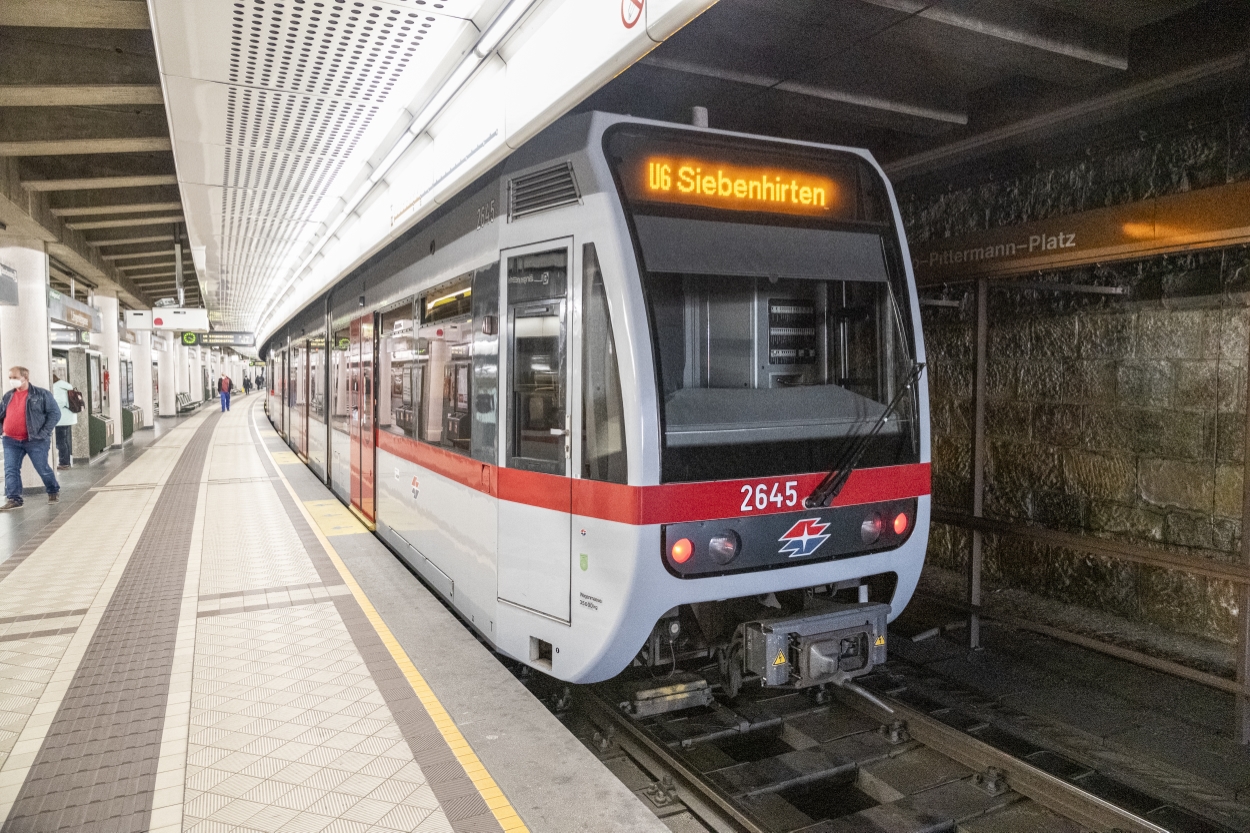 Type T in der U6-Station Längenfeldgasse