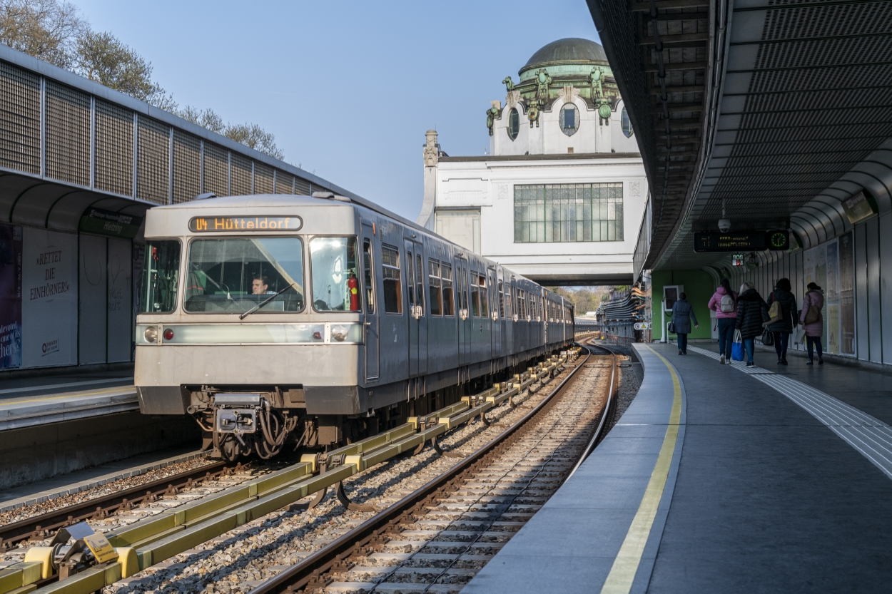 Silberfpeil in der U4-Station Hietzing