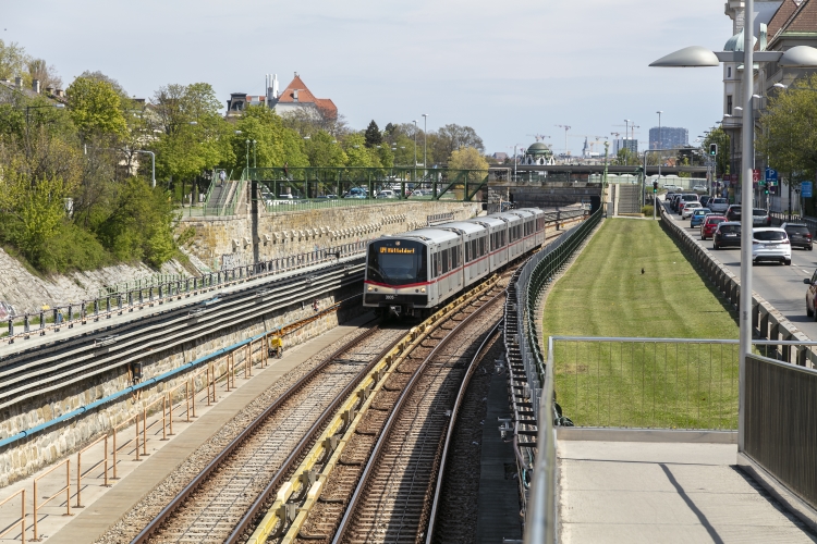 V-Wagen in der U4-Station Braunschweiggasse