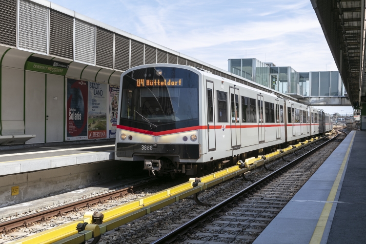 V-Wagen in der U4-Station Braunschweiggasse