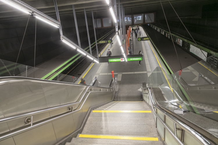 Treppen in der U4-Station Karlsplatz