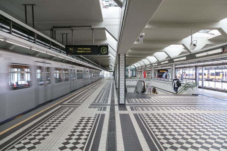 Silberfpeil in der U4-Station Hütteldorf