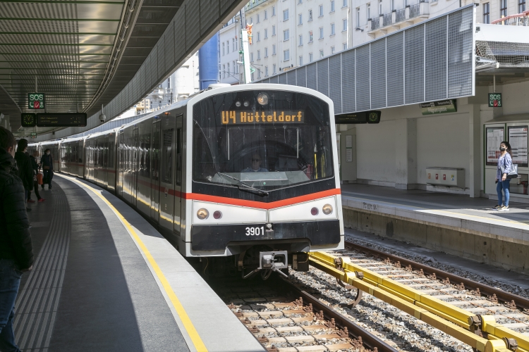 V-Wagen in der U4-Station Pilgramgasse