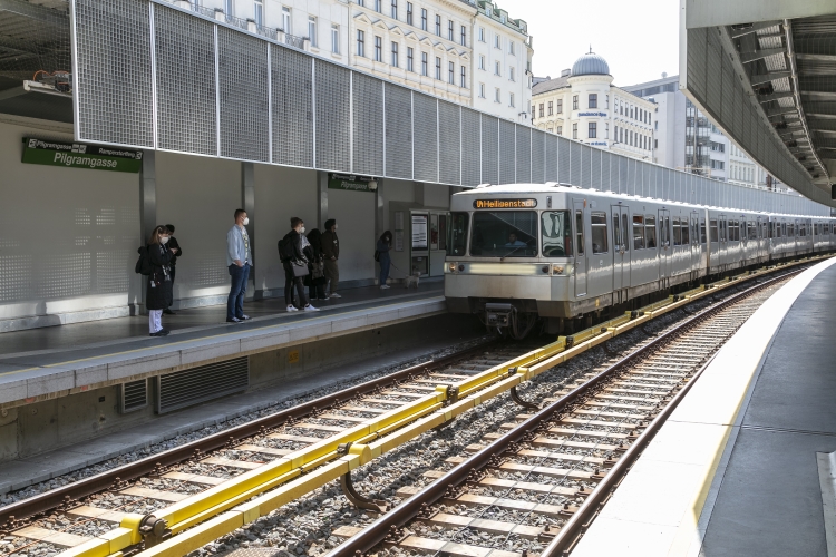 Silberfpeil in der U4-Station Margaretengürtel