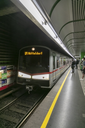 V-Wagen in der Station Margaretengürtel