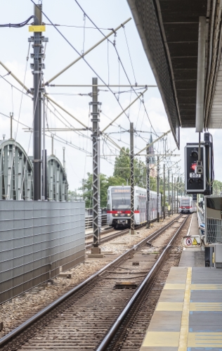 Die Linie U6 bei der U6-Station Handelskai