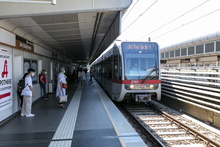 Die Linie U6 in der U6-Station Am Schöpfwerk