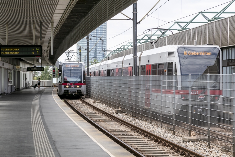 Type T in der U6-Station Neue Donau