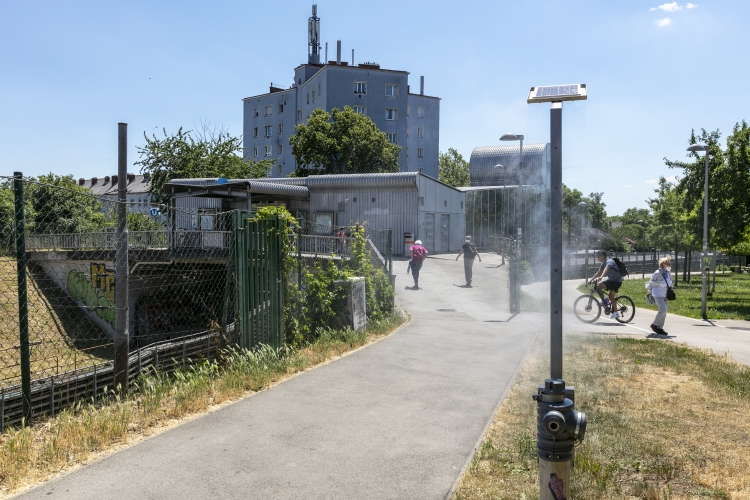 U6 Station Tscherttegasse mit Sprühnebel