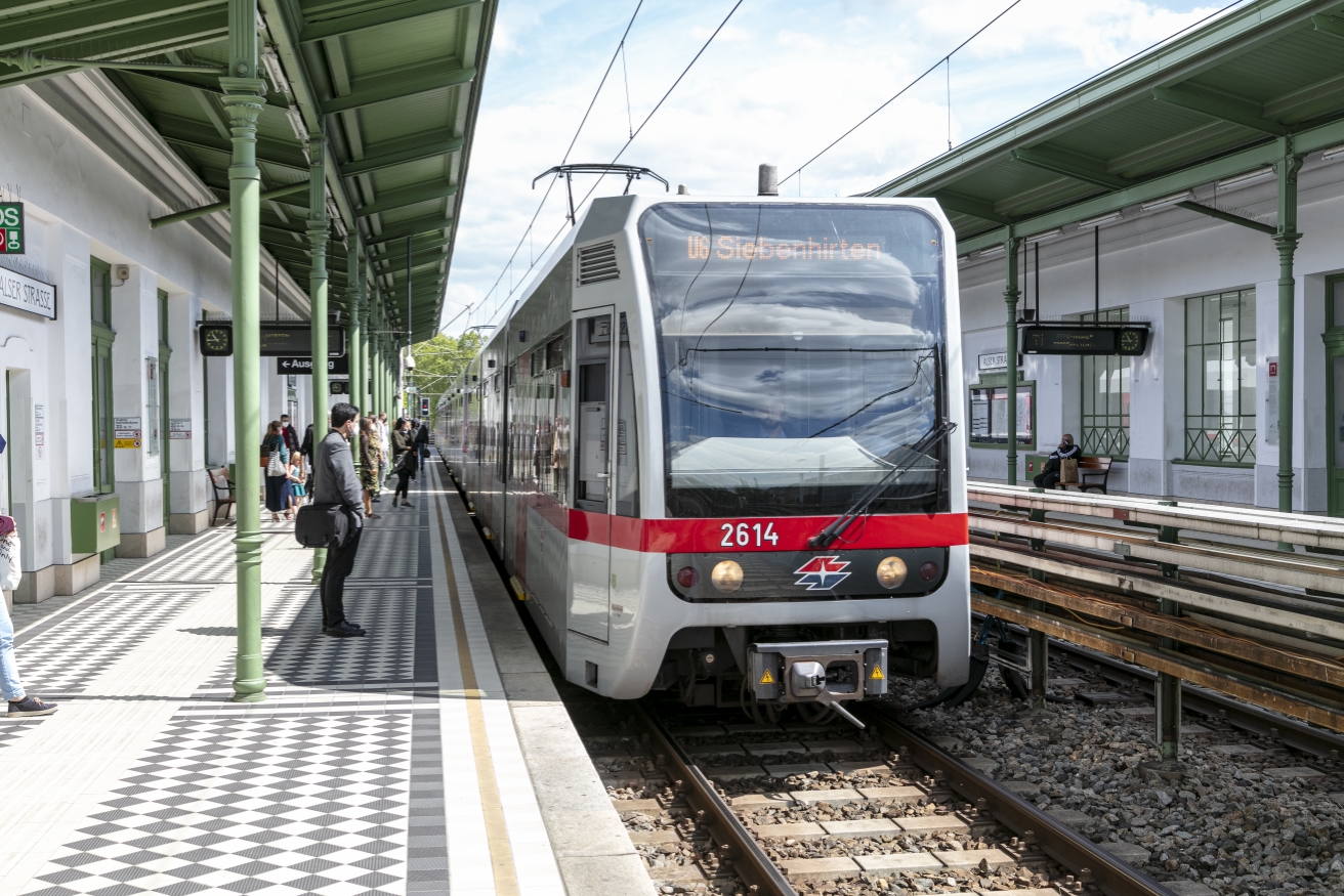 Die Linie U6 in der U6-Station Alser Straße