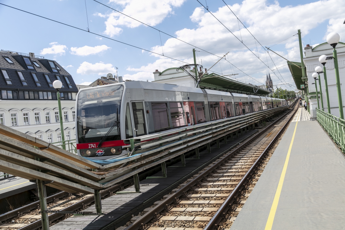 Die Linie U6 in der U6-Station Alser Straße