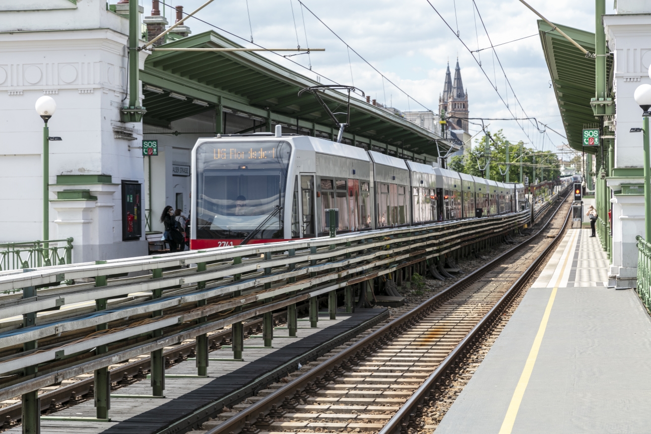 Die Linie U6 in der U6-Station Alserstraße