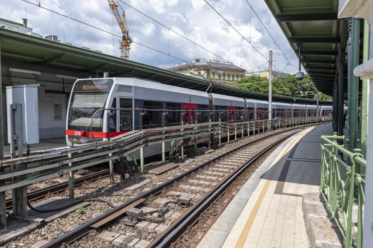 Die Linie U6 in der U6-Station Gumpendorfer Straße