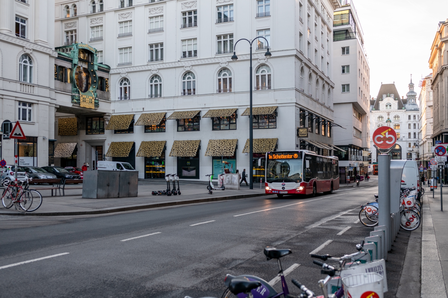 Bus Linie 1A am Hohen Markt