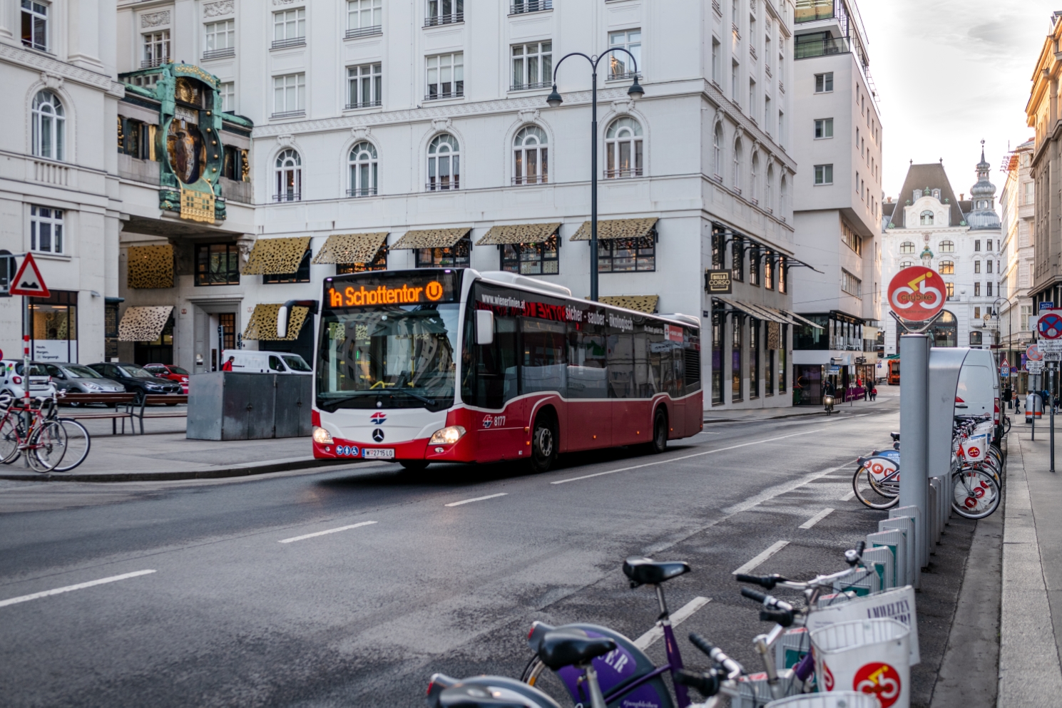 Bus Linie 1A am Hohen Markt