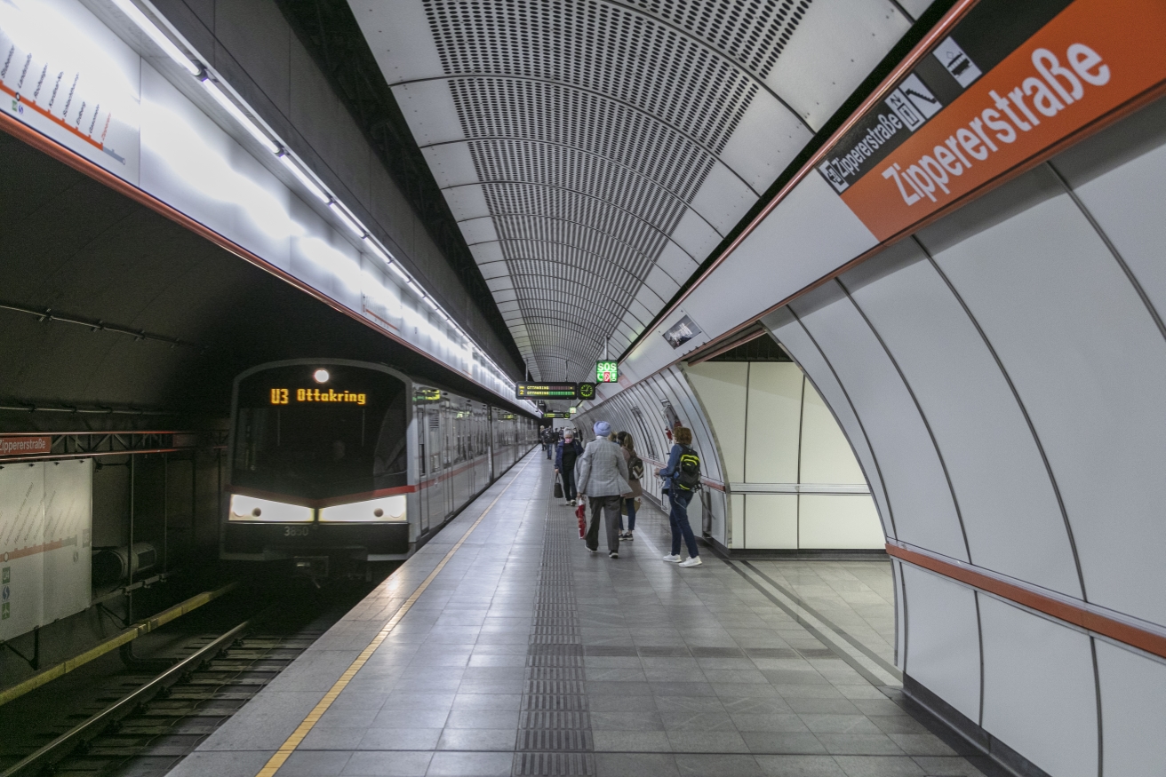 Die Linie U3 in der U3-Station Zippererstaße