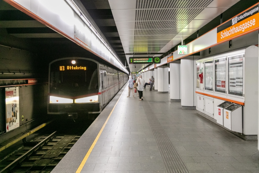 Die Linie U3 in der Station Schlachthausgasse Fahrtrichtung Ottakring