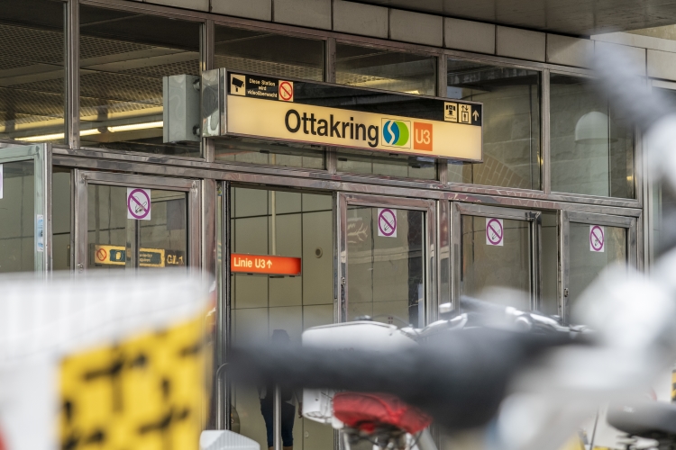 U3-Station Ottakring Schriftzug