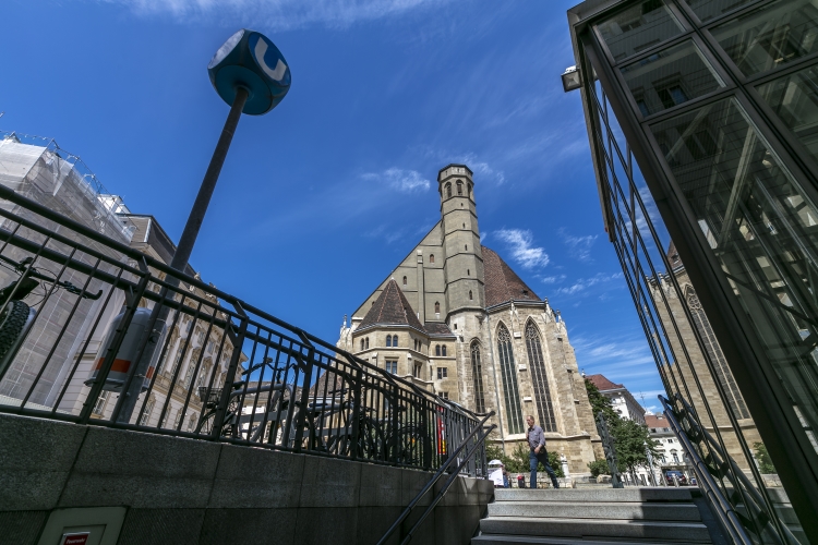 U3-Station Herrengasse mit Minoritenkirche