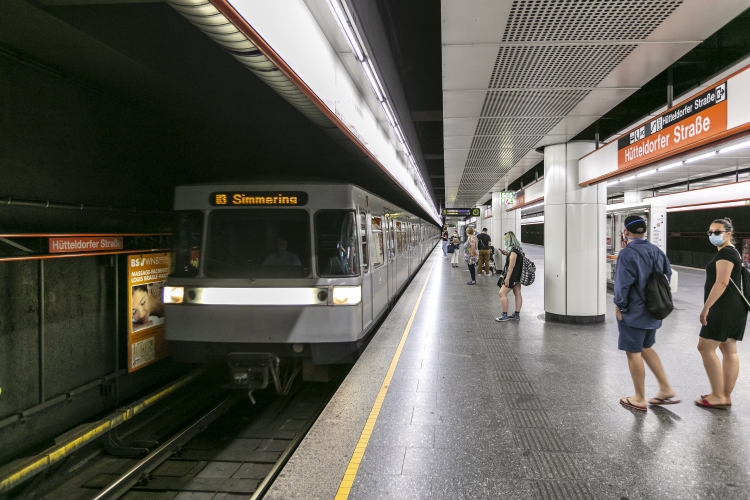 U3-Station Hütteldorfer Straße mit Silberpfeil