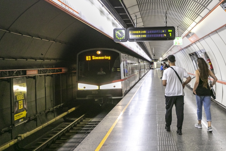 U3-Station Kendlerstraße mit V-Zug