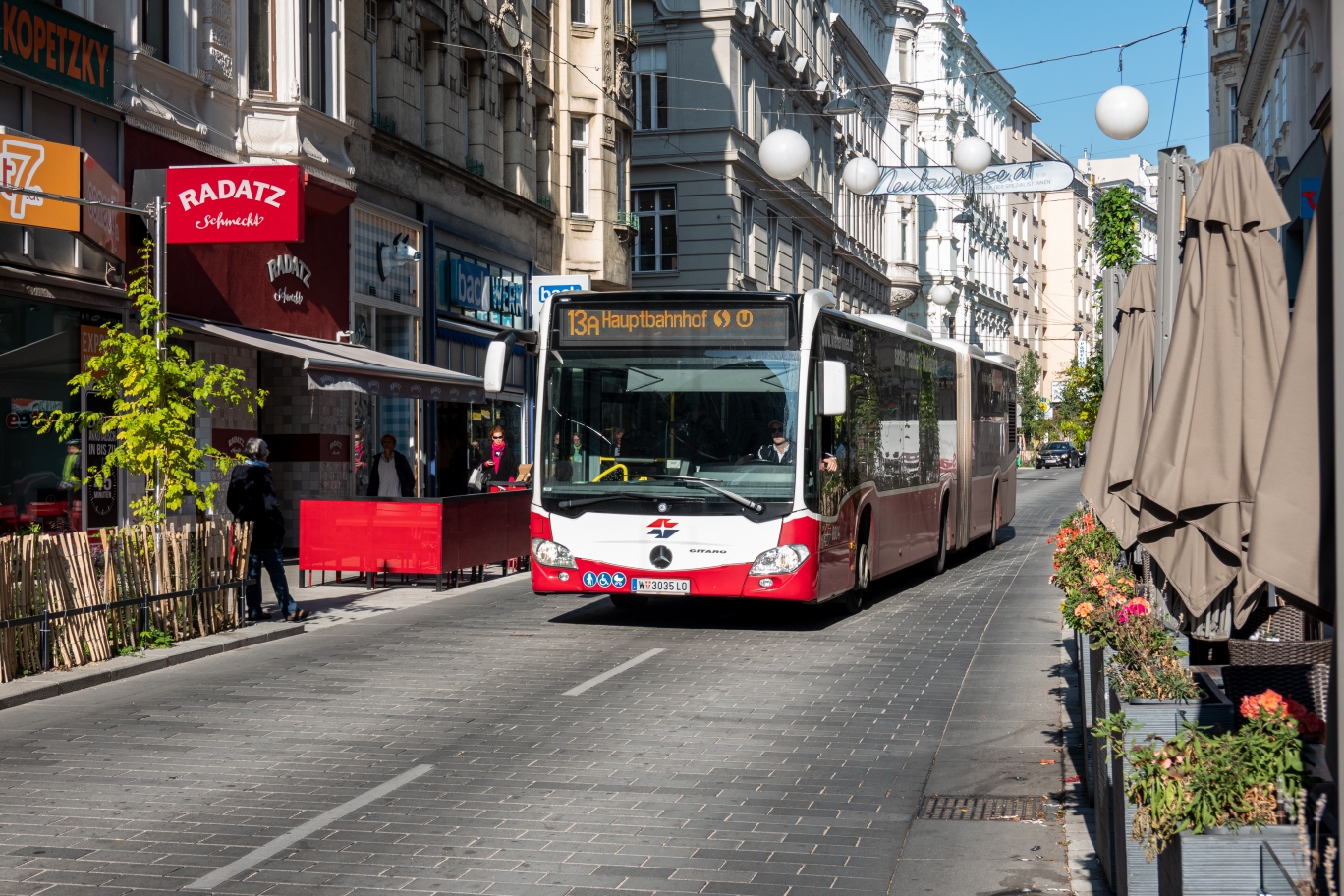 Bus Linie 13A in der Neubaugasse