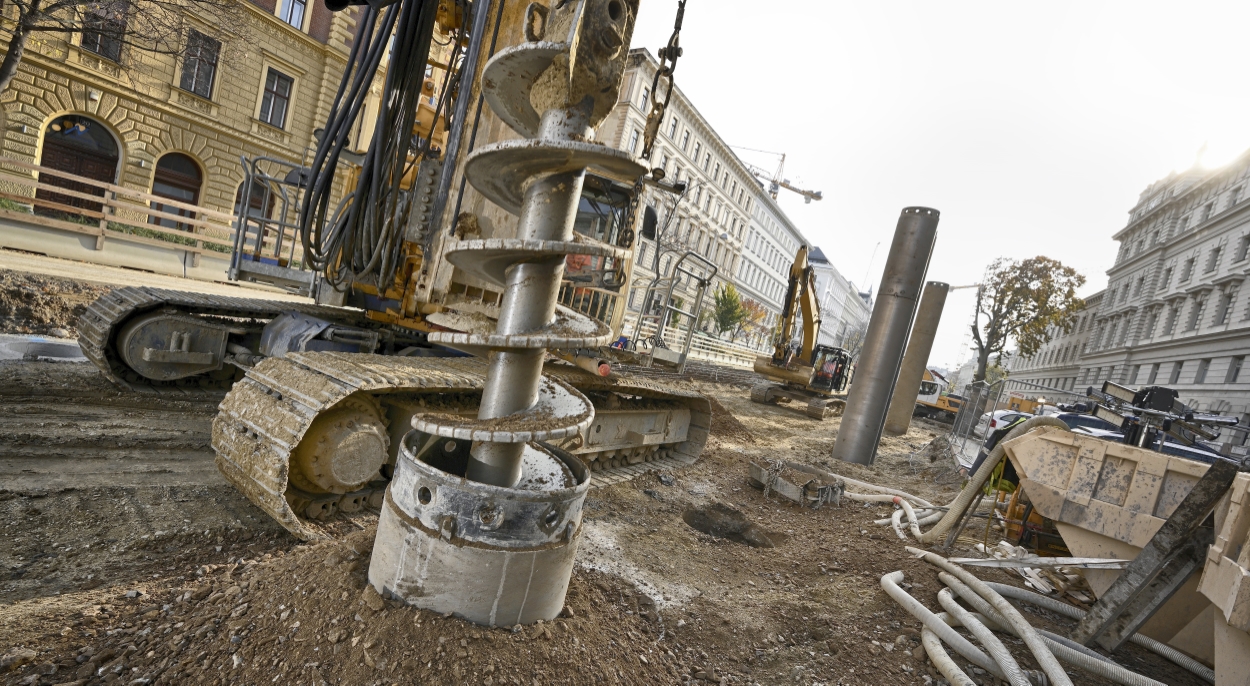 Bohrpfahlarbeiten für die U5-Station Frankhplatz auf der Landesgerichtsstraße