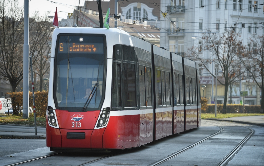 Flexity der Linie 6 nahe der Station Westbahnhof