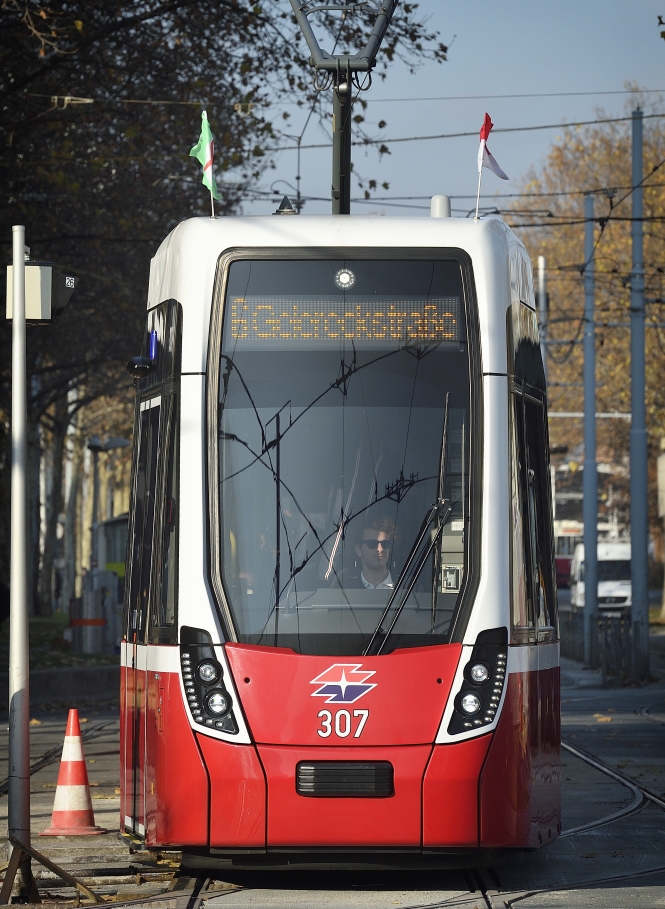 Flexity der Linie 6 nahe der Station Westbahnhof