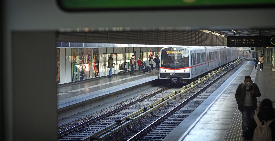 V-Zug in der Station Margaretengürtel