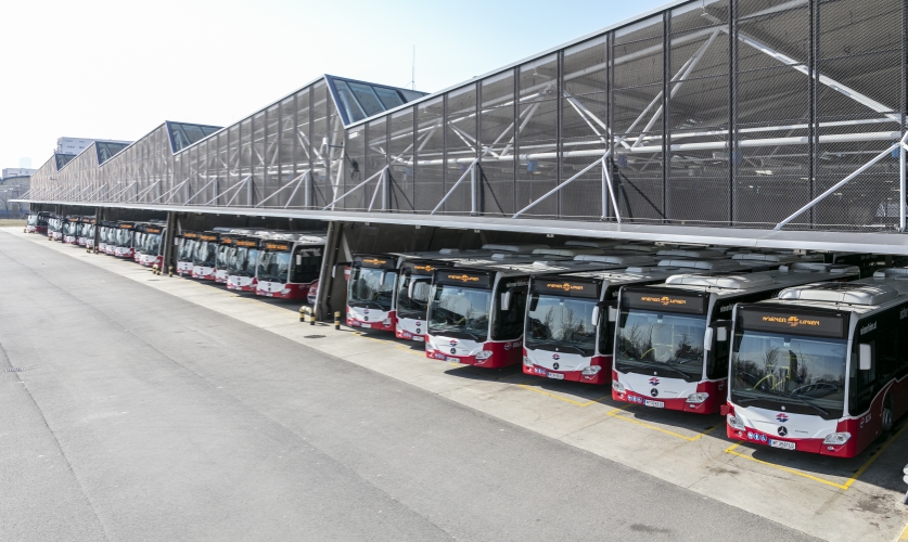 Die Garage Leopoldau mit zahlreichen Mercedes Gelenkbussen