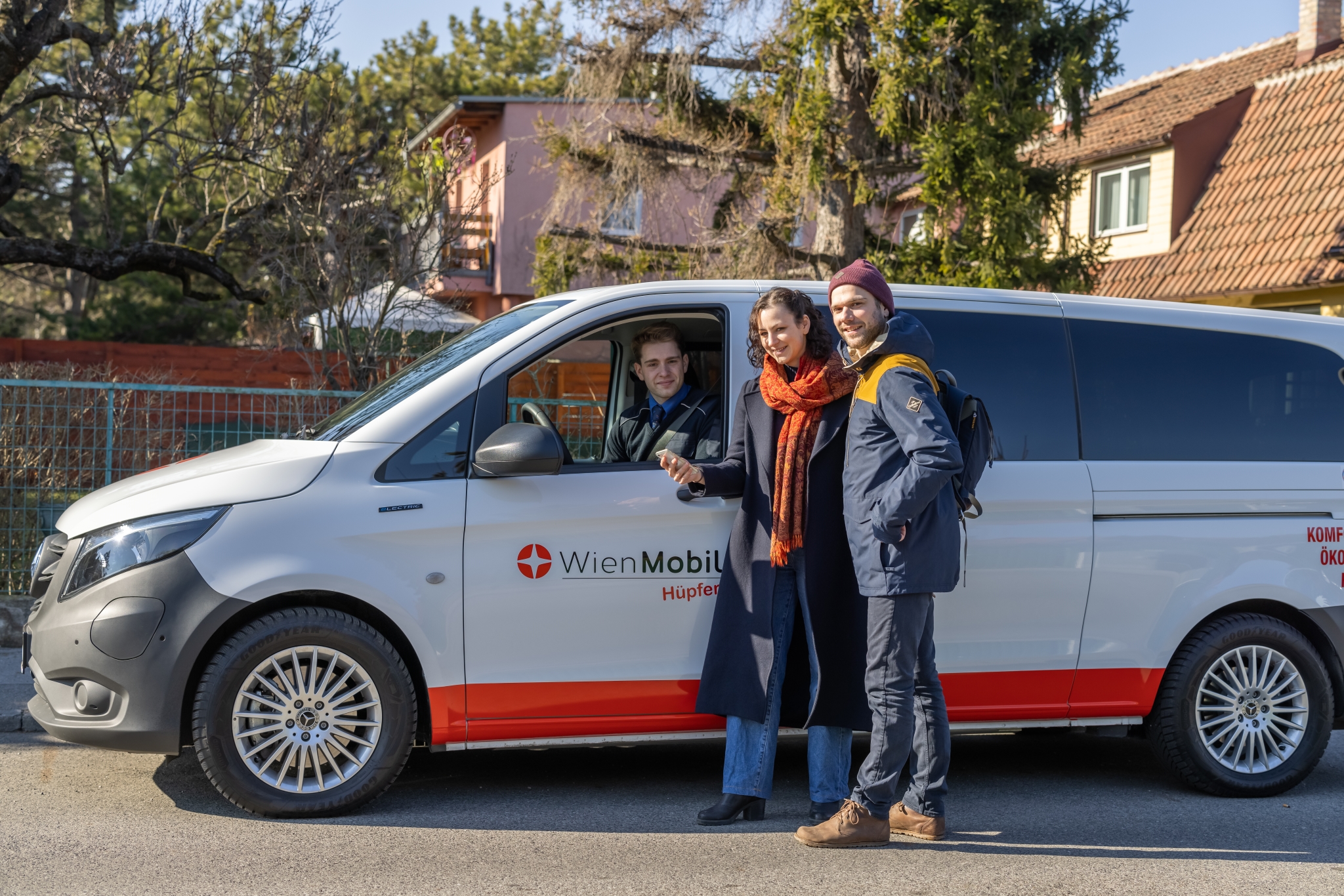 Mit dem Forschungsprojekt „WienMobil Hüpfer“ in Liesing starten die Wiener Linien ein neues On Demand-Service mit zwei E-Fahrzeugen.