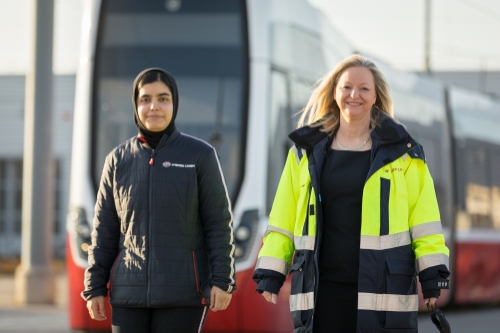 Straßenbahnfahrerinnen bei der Ausbildung