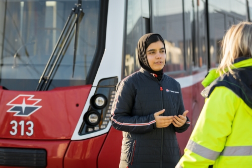 Straßenbahnfahrerinnen bei der Ausbildung