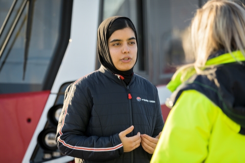 Straßenbahnfahrerinnen bei der Ausbildung