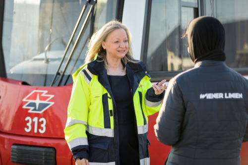 Straßenbahnfahrerinnen bei der Ausbildung