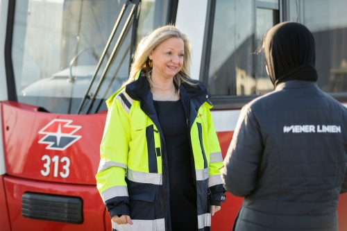 Straßenbahnfahrerinnen bei der Ausbildung