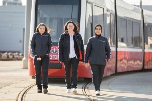 Straßenbahnfahrerinnen bei der Ausbildung